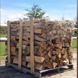 Leña de ceniza sobre palet